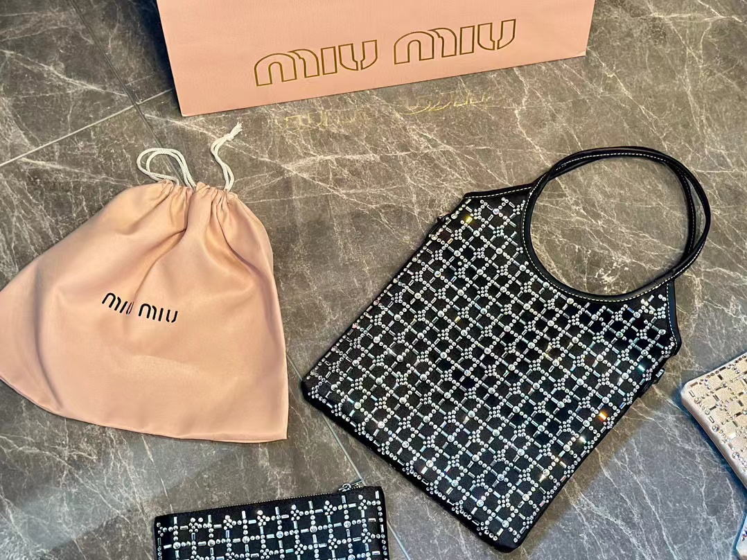 M1UM1U ラインストーン ハンドバッグ【50％割引+送料無料】