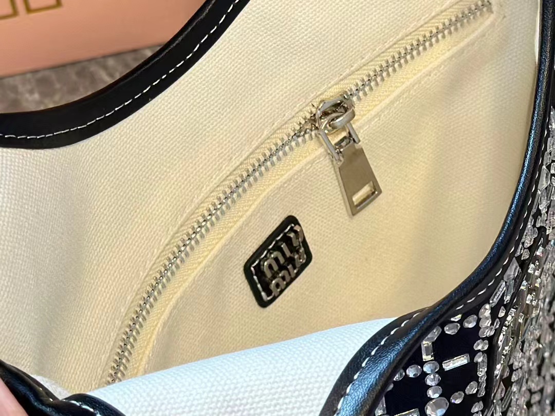 M1UM1U ラインストーン ハンドバッグ【50％割引+送料無料】