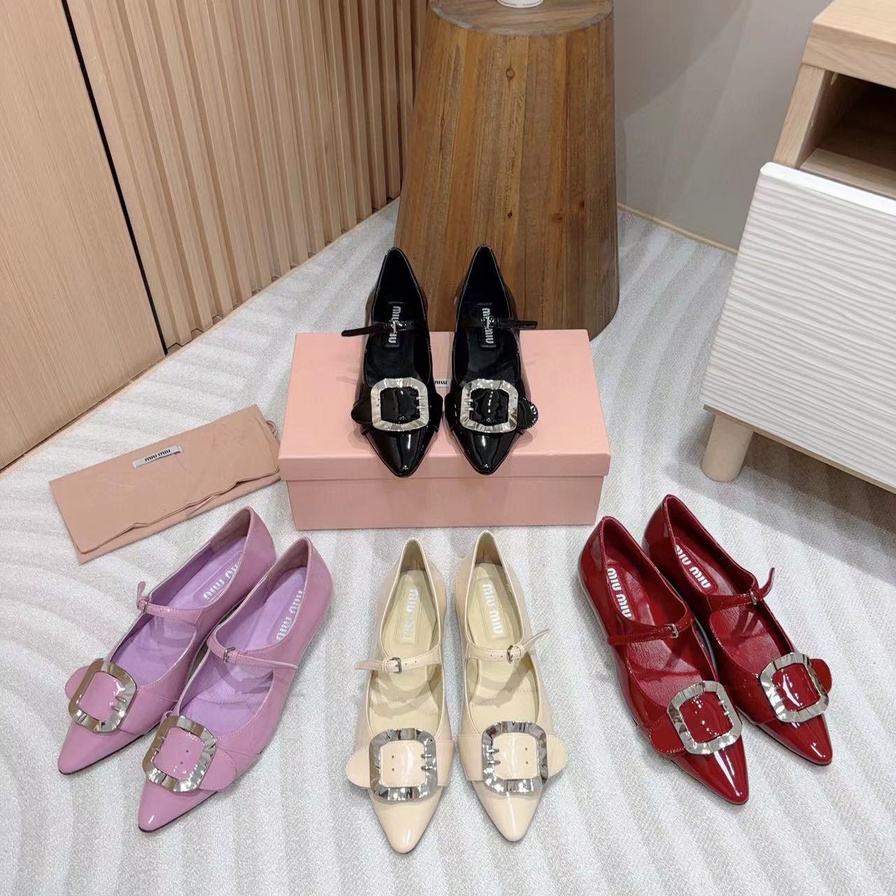 M1UM1U 高品質シルバーバックル メリージェーン ポインテッドトゥ フラット【50％割引+送料無料】