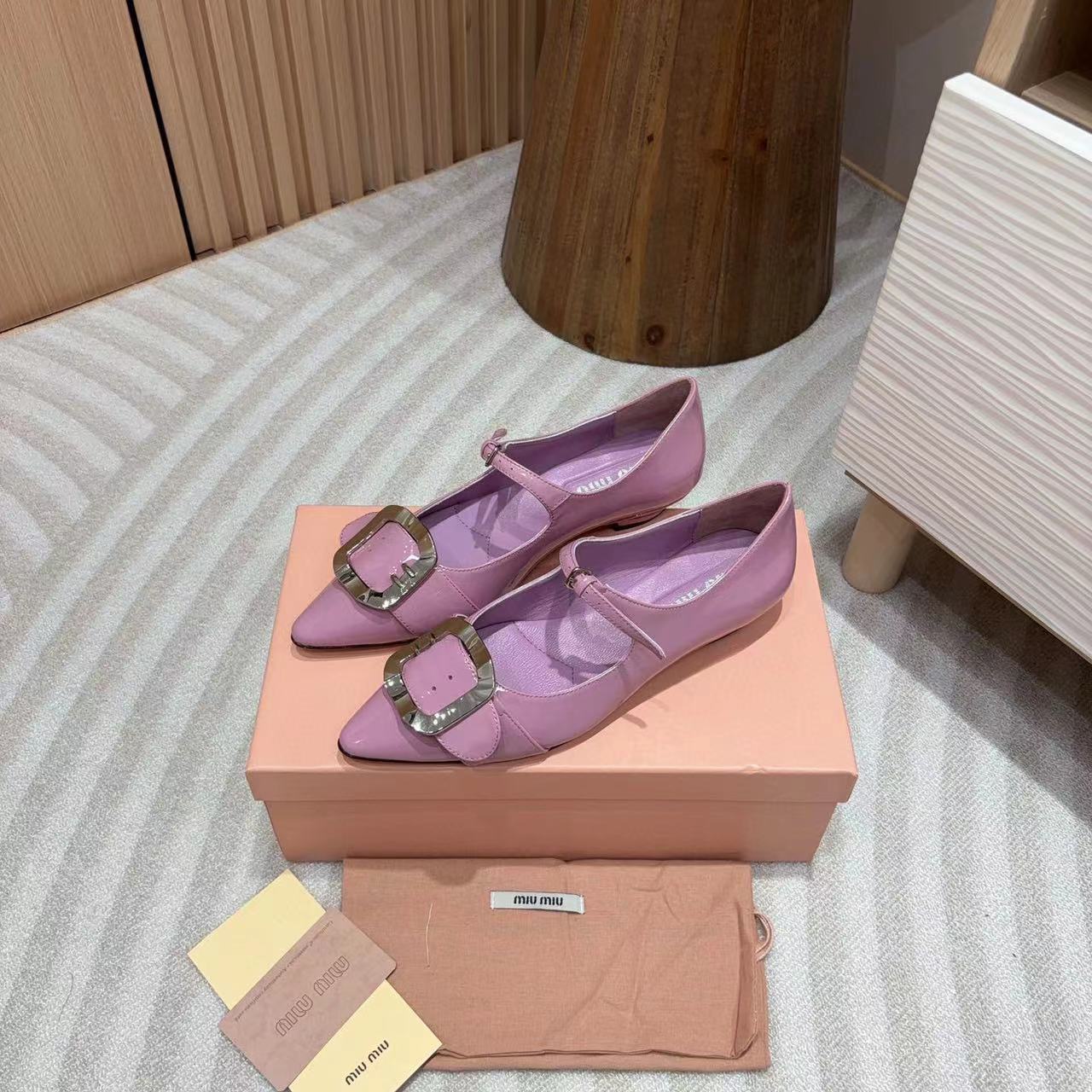 M1UM1U 高品質シルバーバックル メリージェーン ポインテッドトゥ フラット【50％割引+送料無料】