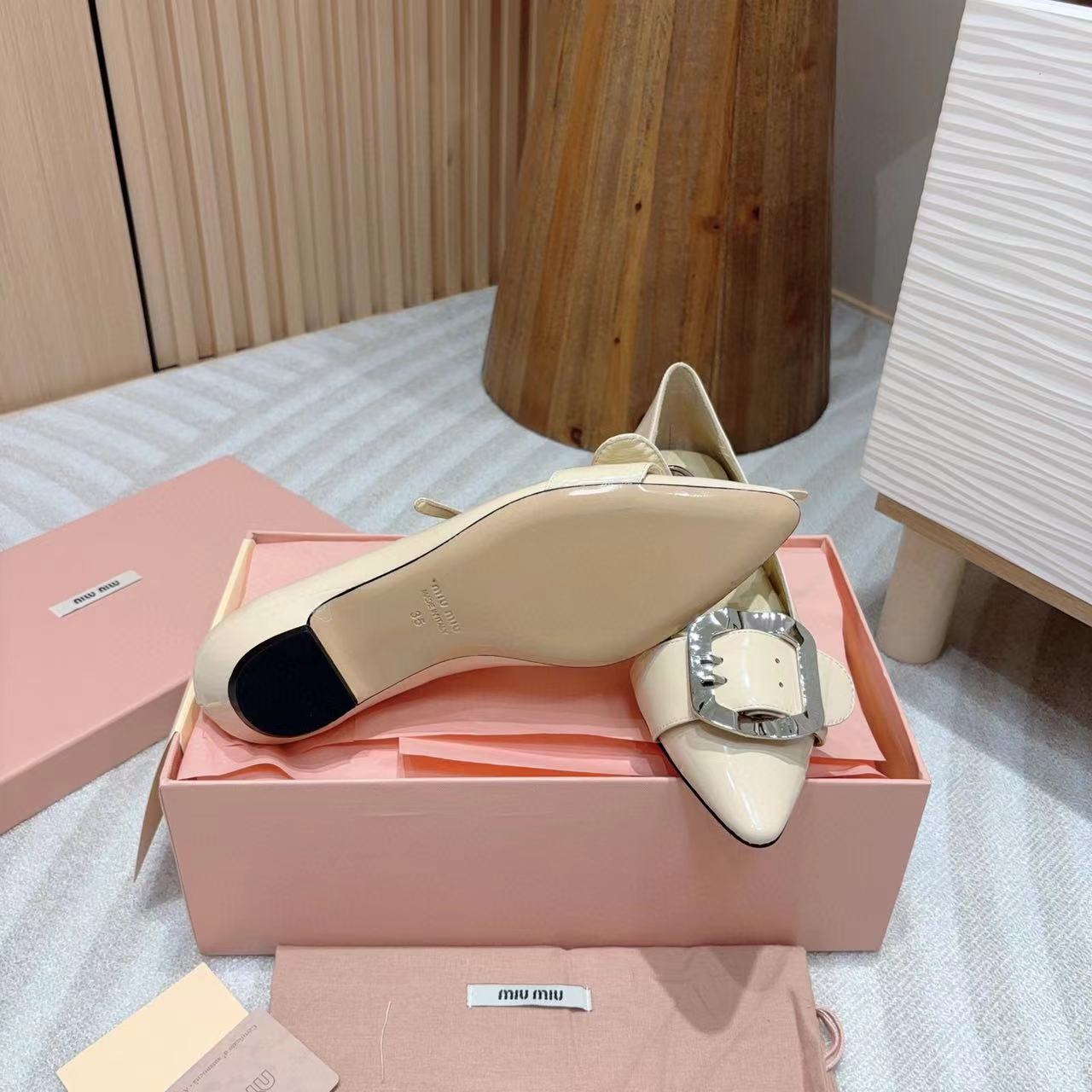 M1UM1U 高品質シルバーバックル メリージェーン ポインテッドトゥ フラット【50％割引+送料無料】