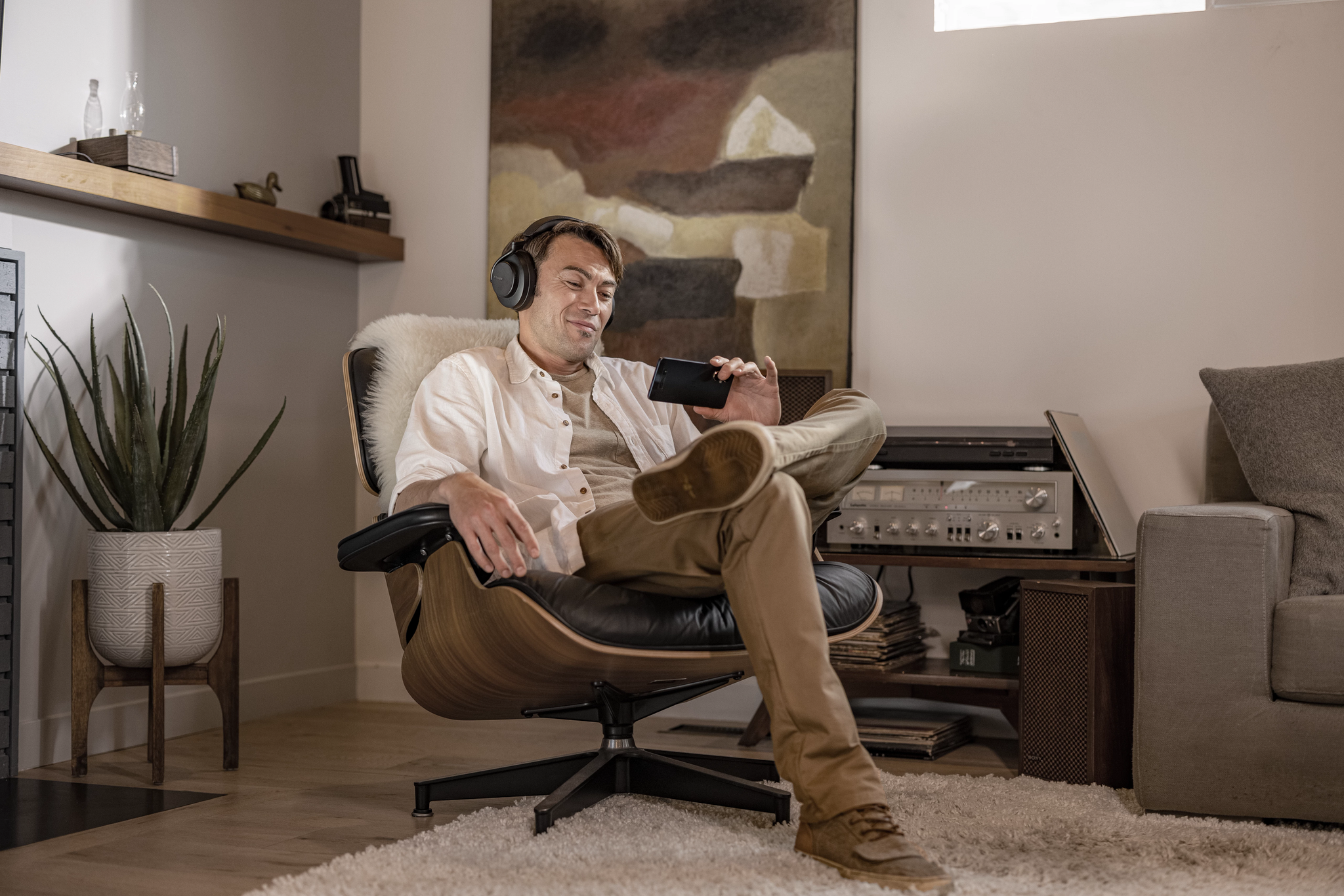 AONIC 50 Gen 2 Wireless Noise Cancelling Headphones with König & Meyer Headphone Holder or Stand Bundle