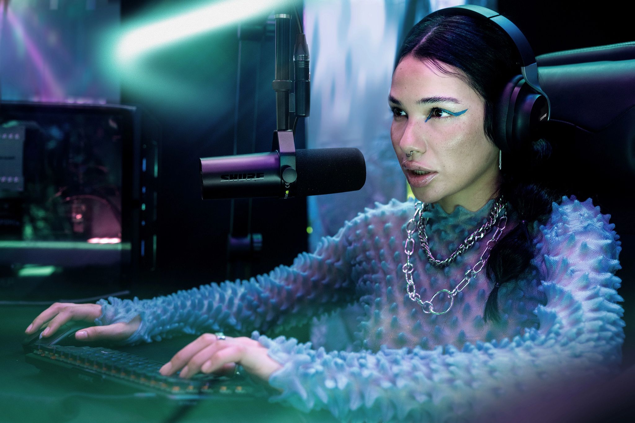 SM7dB Dynamic Vocal Microphone With Built-in Preamp + Gravity Microphone Arm Bundle