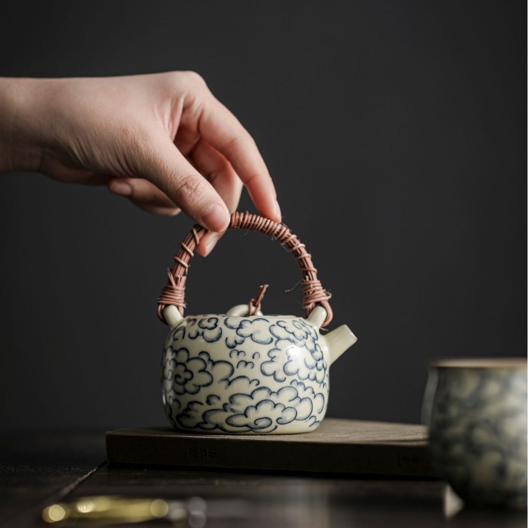 汝窯祥雲復古青花提梁壺