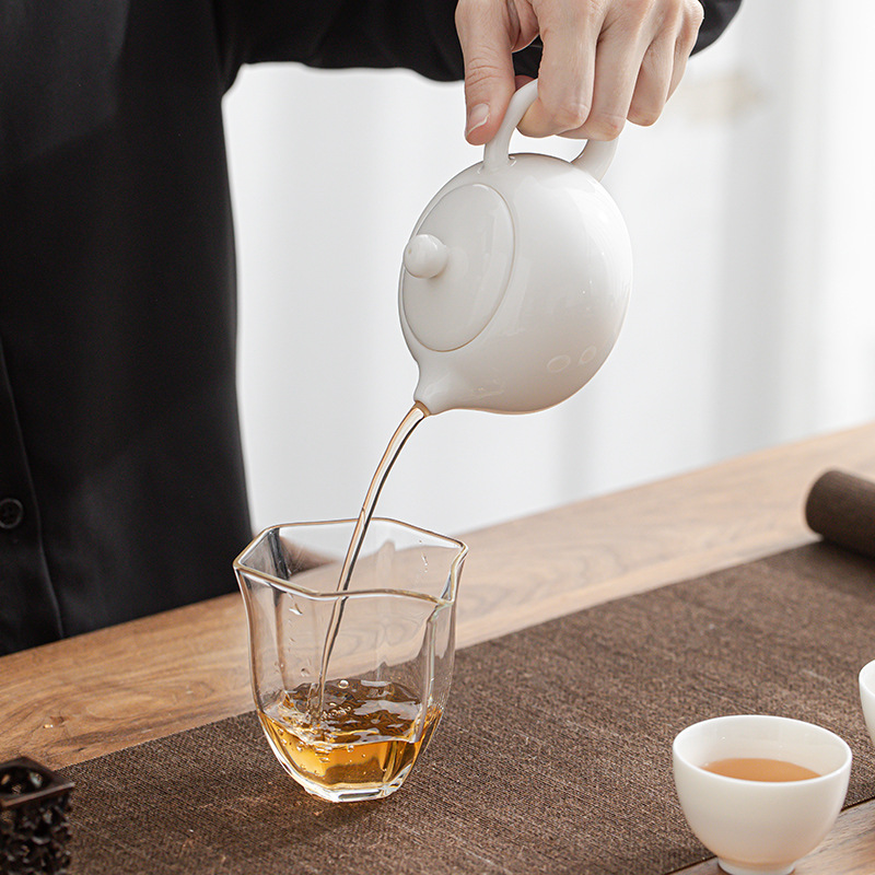 羊脂玉白瓷西施壺