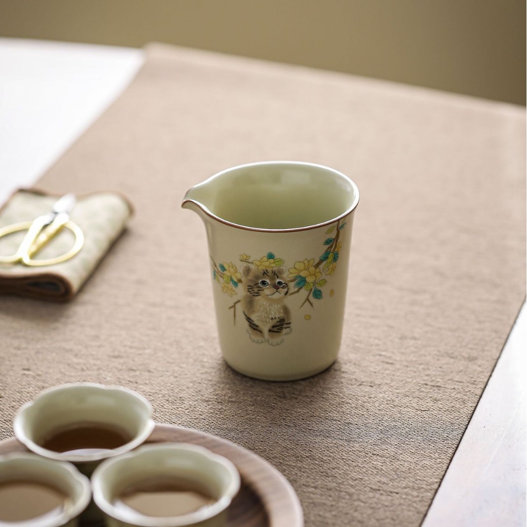 米黃汝窯萌貓公道杯