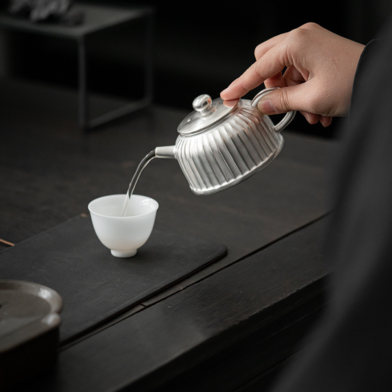 日式純手工鎏銀菊瓣茶壺