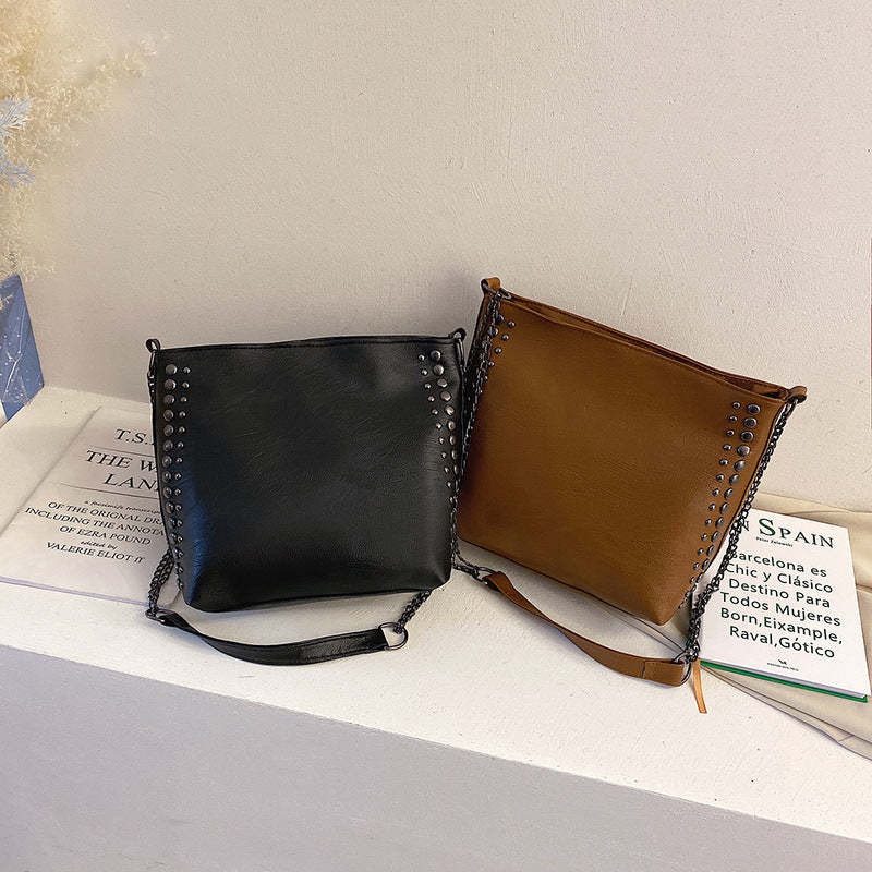 Winter new female bag retro style large capacity one-shoulder bucket bag soft leather rivet messenger bag mySite