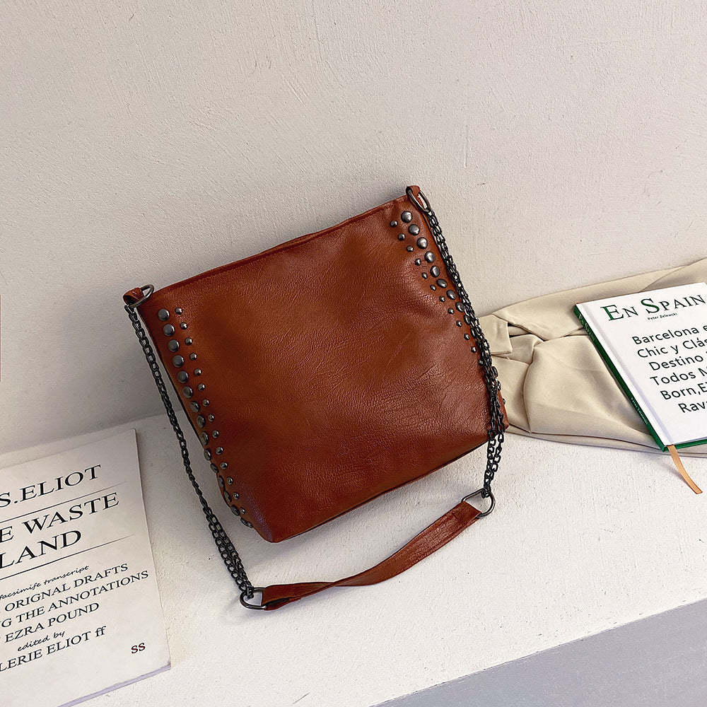 Winter new female bag retro style large capacity one-shoulder bucket bag soft leather rivet messenger bag mySite