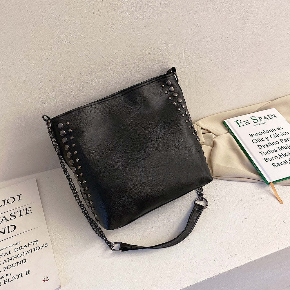 Winter new female bag retro style large capacity one-shoulder bucket bag soft leather rivet messenger bag mySite