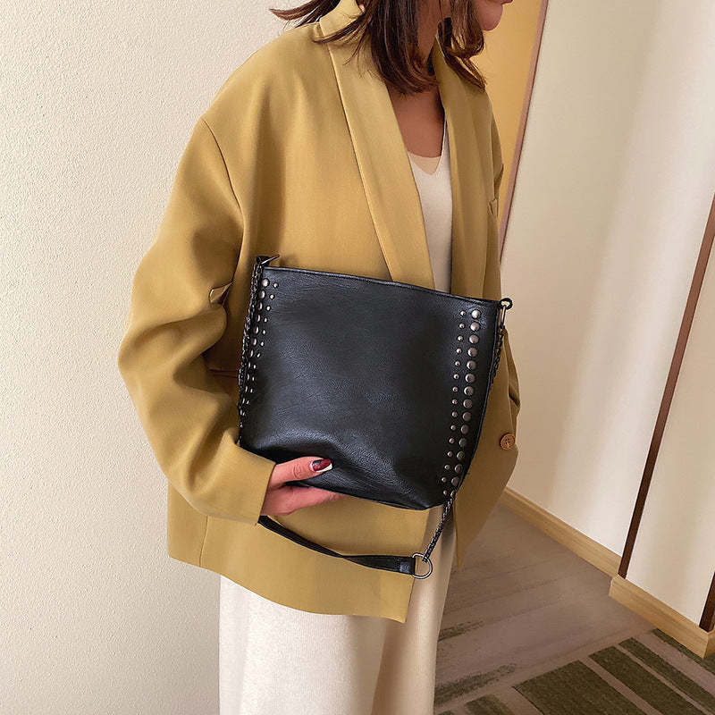 Winter new female bag retro style large capacity one-shoulder bucket bag soft leather rivet messenger bag mySite