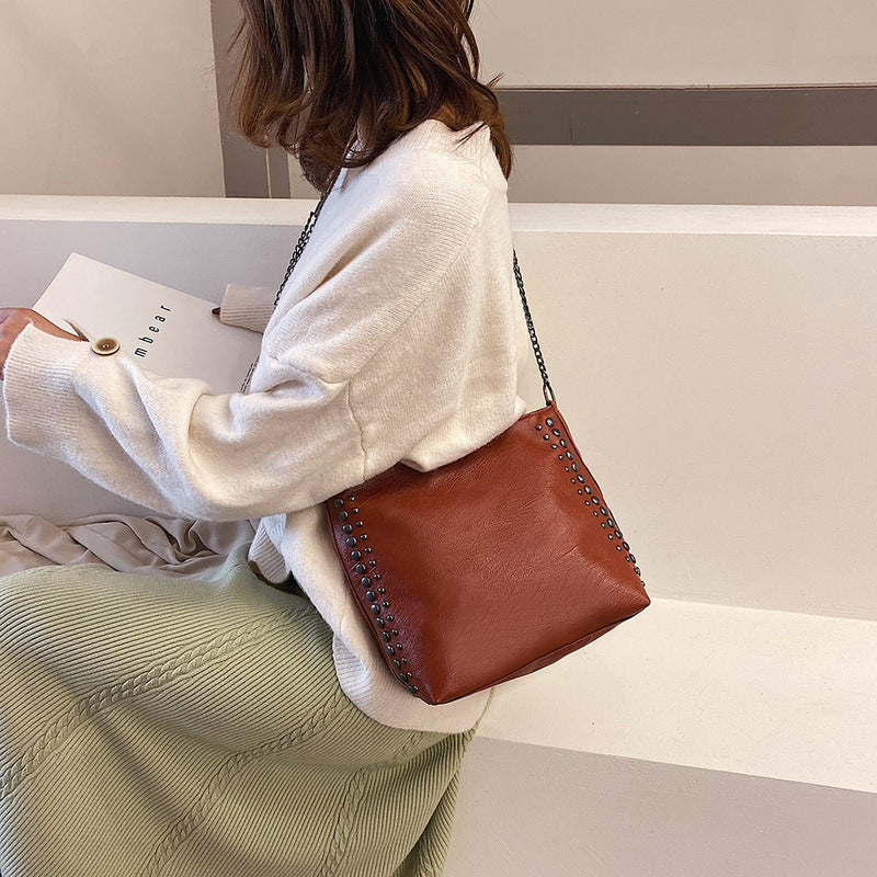 Winter new female bag retro style large capacity one-shoulder bucket bag soft leather rivet messenger bag mySite