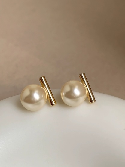 Ada Pearl Ear Studs-The Black Bow-