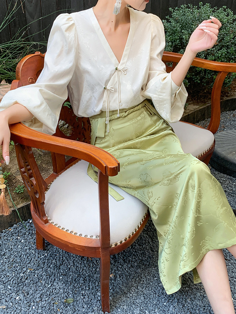 Zhou Liang V-Neck Pankou Oriental Top-The Black Bow-