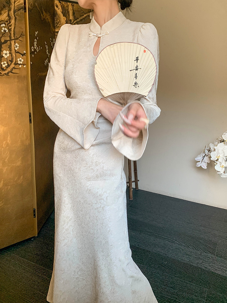 Zhou Wen Trumpet Sleeve Cheongsam-The Black Bow-