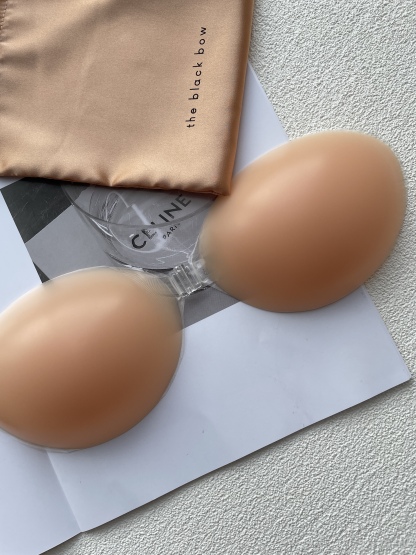 Hassle-Free Natural Look Seamless Silicone Nude Bra-The Black Bow-