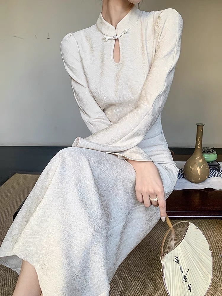 Zhou Wen Trumpet Sleeve Cheongsam-The Black Bow-