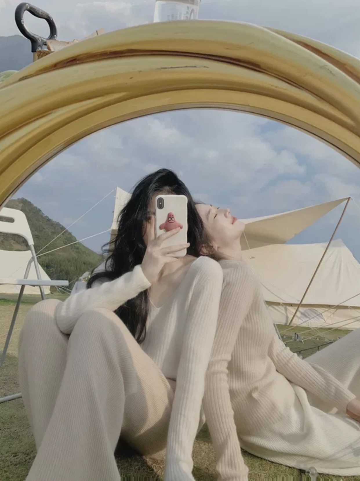 Juliana Curved V Long Sleeves Knit Top-The Black Bow-