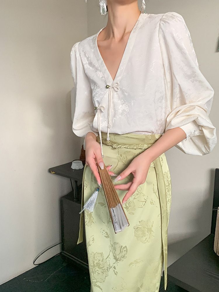 Zhou Liang V-Neck Pankou Oriental Top-The Black Bow-