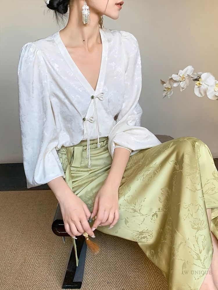 Zhou Liang V-Neck Pankou Oriental Top-The Black Bow-