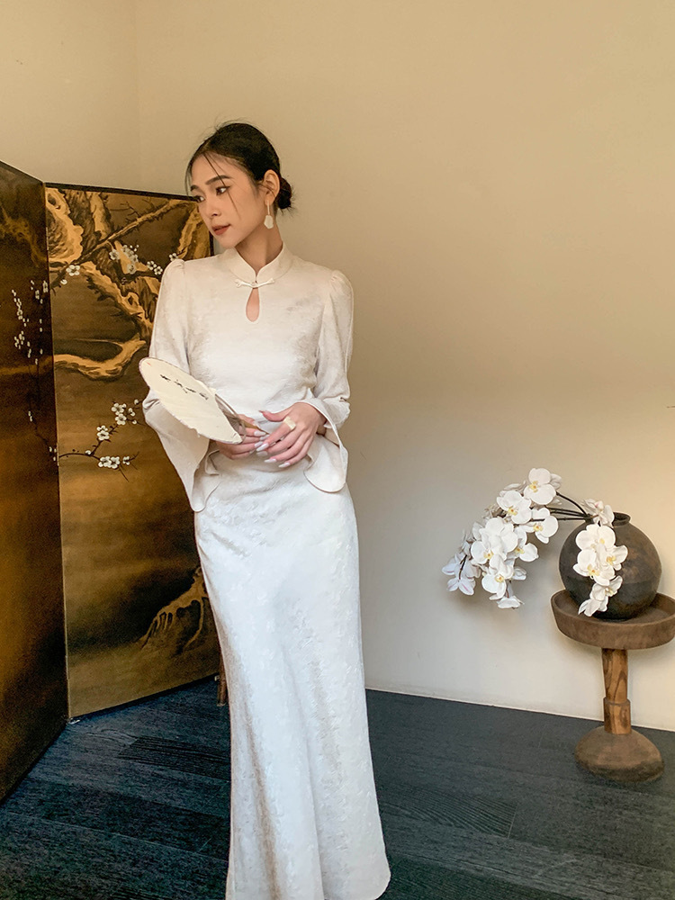 Zhou Wen Trumpet Sleeve Cheongsam-The Black Bow-