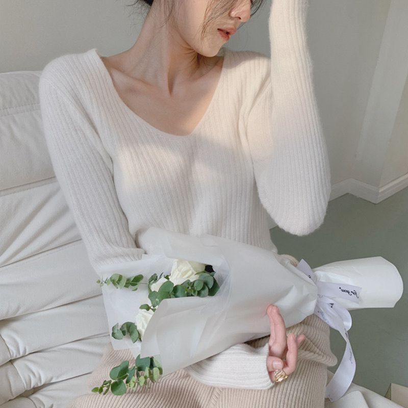 Juliana Curved V Long Sleeves Knit Top-The Black Bow-