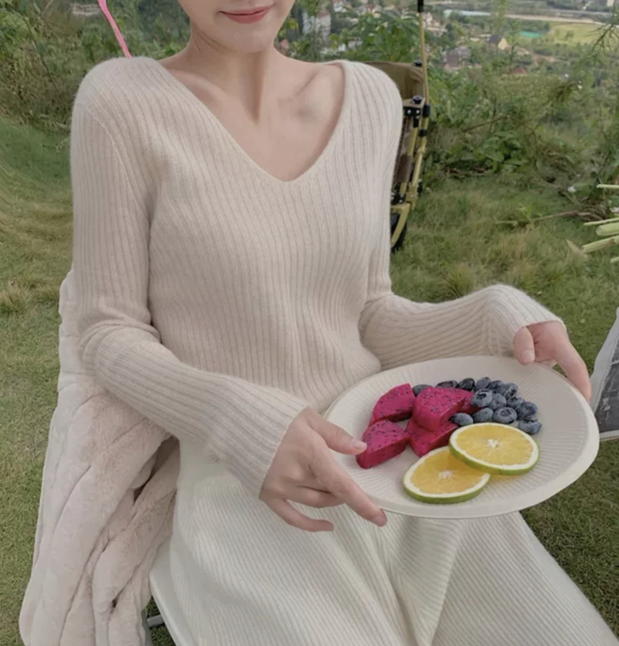 Juliana Curved V Long Sleeves Knit Top-The Black Bow-