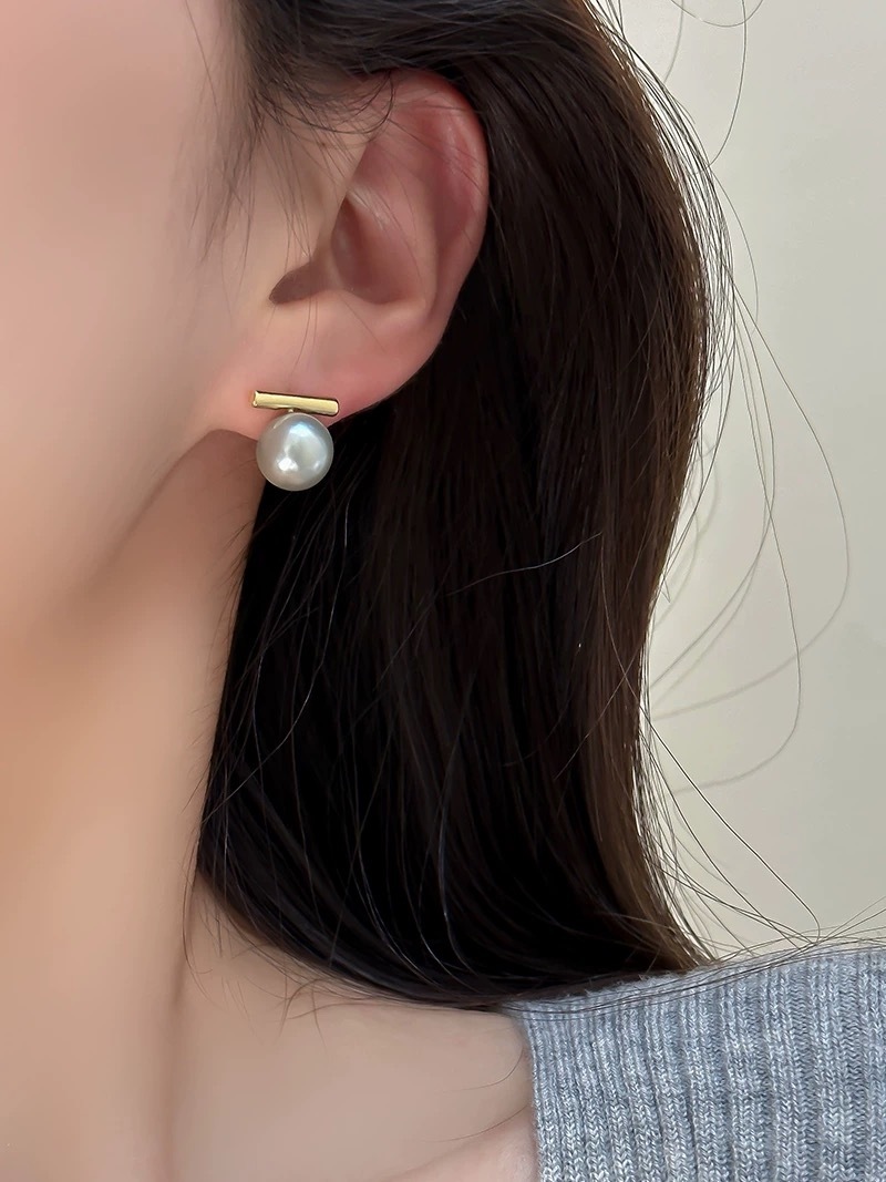 Ada Pearl Ear Studs-The Black Bow-