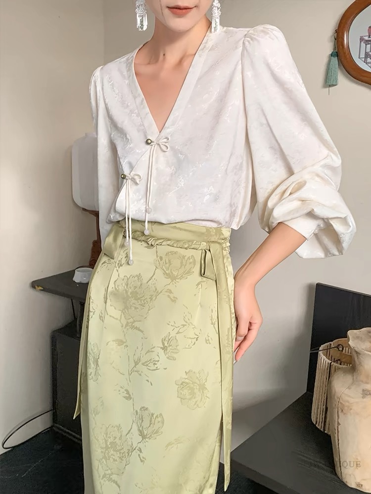 Zhou Liang V-Neck Pankou Oriental Top-The Black Bow-