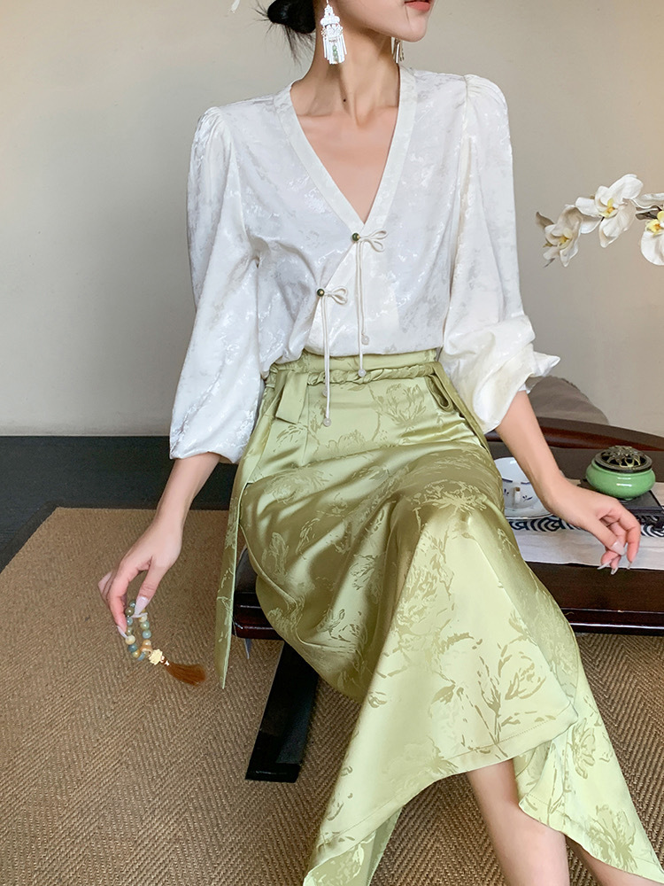 Zhou Liang V-Neck Pankou Oriental Top-The Black Bow-