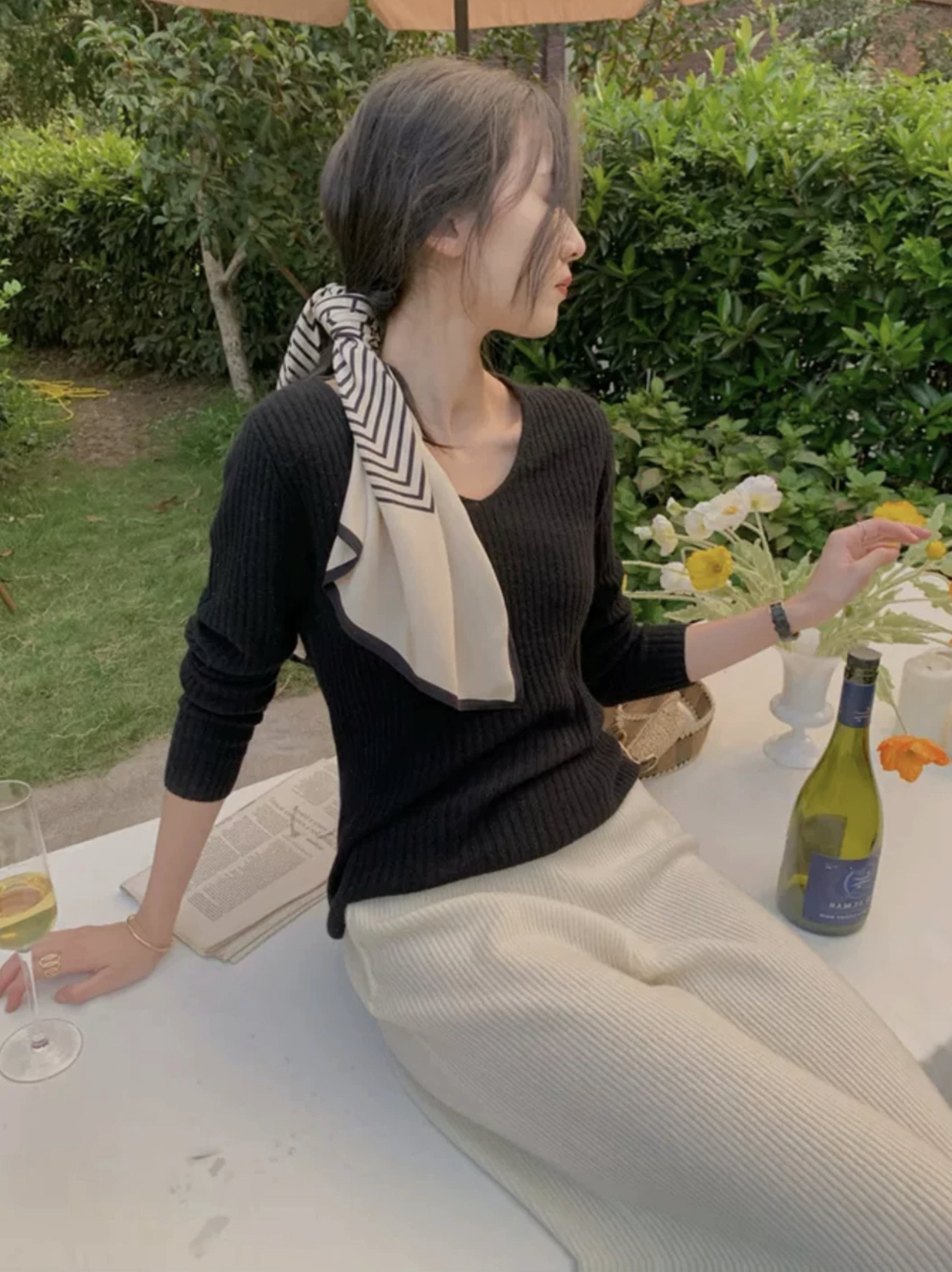 Juliana Curved V Long Sleeves Knit Top-The Black Bow-