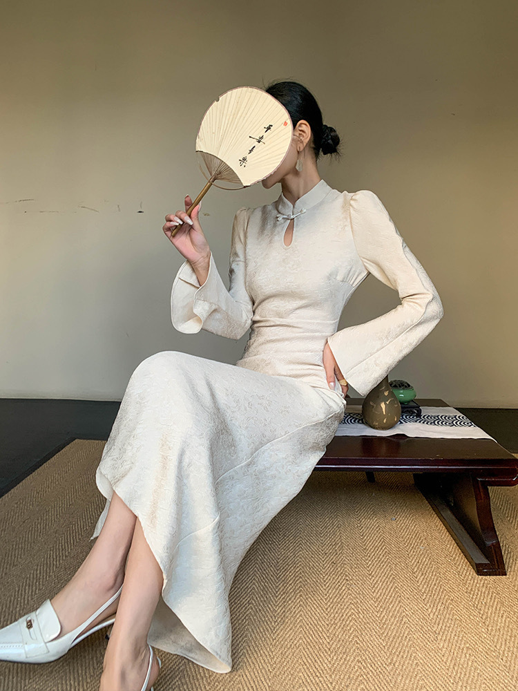 Zhou Wen Trumpet Sleeve Cheongsam-The Black Bow-