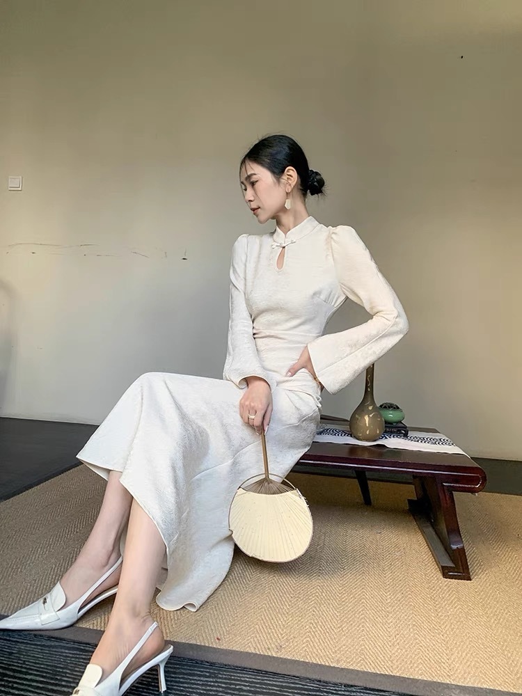 Zhou Wen Trumpet Sleeve Cheongsam-The Black Bow-