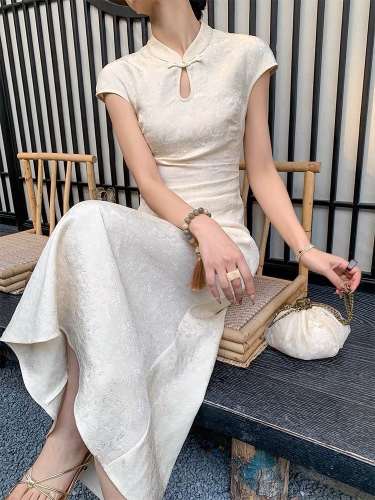 Zhou Ying Bias Cutting Cheongsam-The Black Bow-