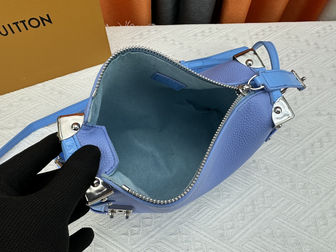 【LOUIS VUITTON】グレイン カーフ レザー製 サイドトランク PM