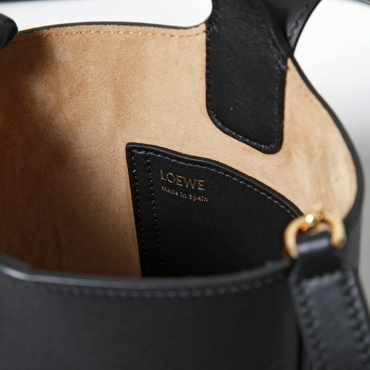 【2024年春夏新作】 LOEWE ロエベ ハンドバッグ PEBBLE BUCKET MINI ペブル バケット ミニ AANBBBMX01 レディース レザー ショルダーバッグ 鞄 カラー2色