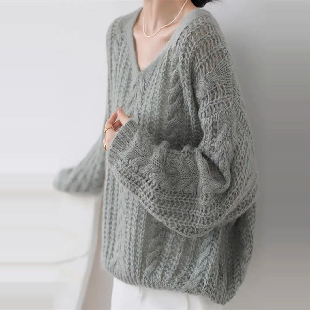 法式軟糯溫柔風V領鏤空慵懶風寬鬆長袖針織衫-Cicichill