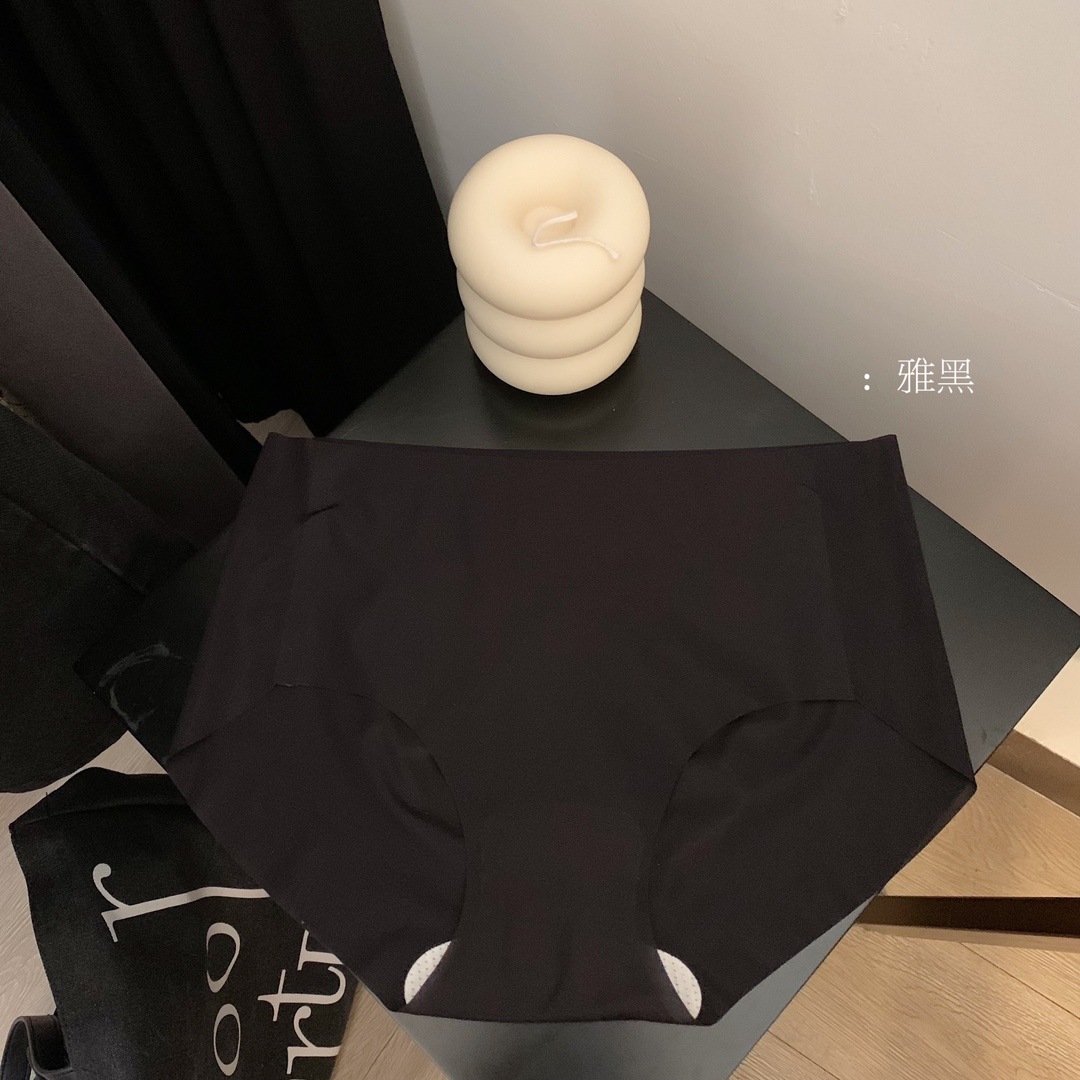 薄款無痕速乾冰絲面膜3D立體蜜桃臀健身三角內褲-Cicichill