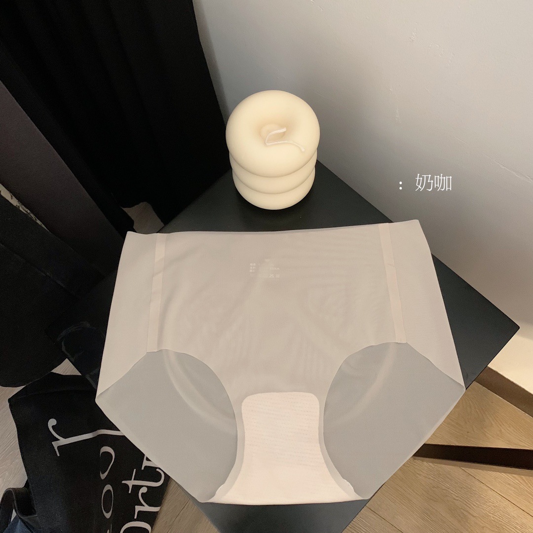 薄款無痕速乾冰絲面膜3D立體蜜桃臀健身三角內褲-Cicichill