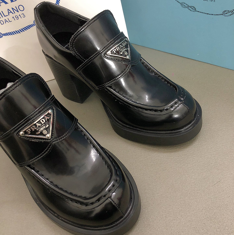 プラダ（ PRADA）Chocolate ブラッシュドレザー ハイヒール ローファー