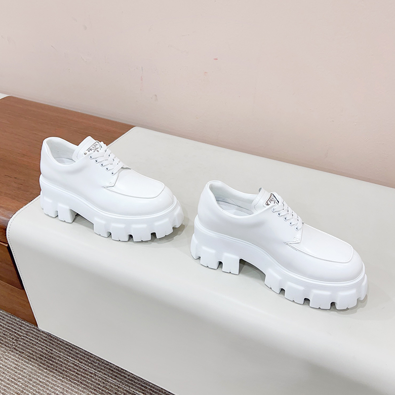 プラダ（ PRADA） レザー 靴 シューズ 厚底 ローファー レディース 2色選択可