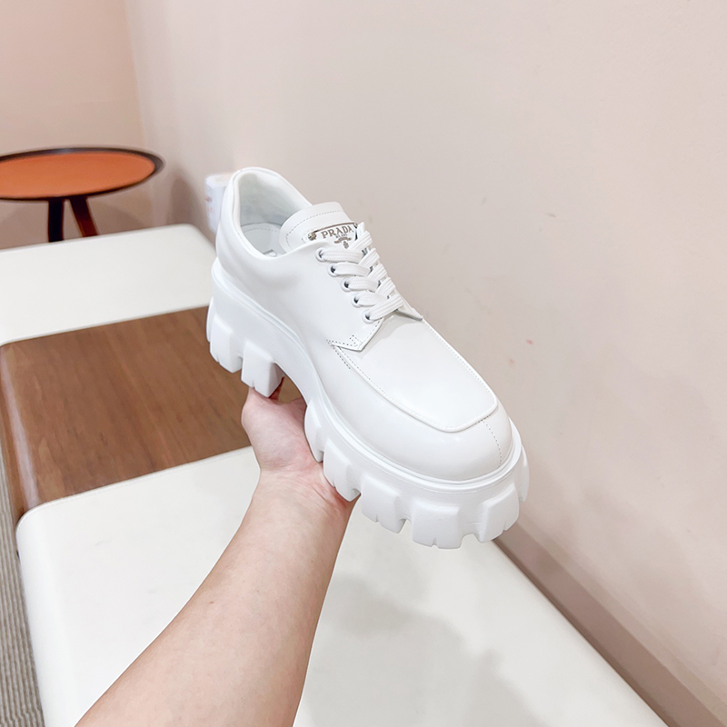 プラダ（ PRADA） レザー 靴 シューズ 厚底 ローファー レディース 2色選択可