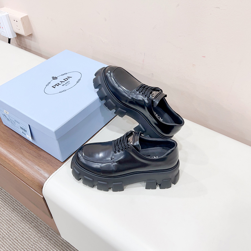 プラダ（ PRADA） レザー 靴 シューズ 厚底 ローファー レディース 2色選択可