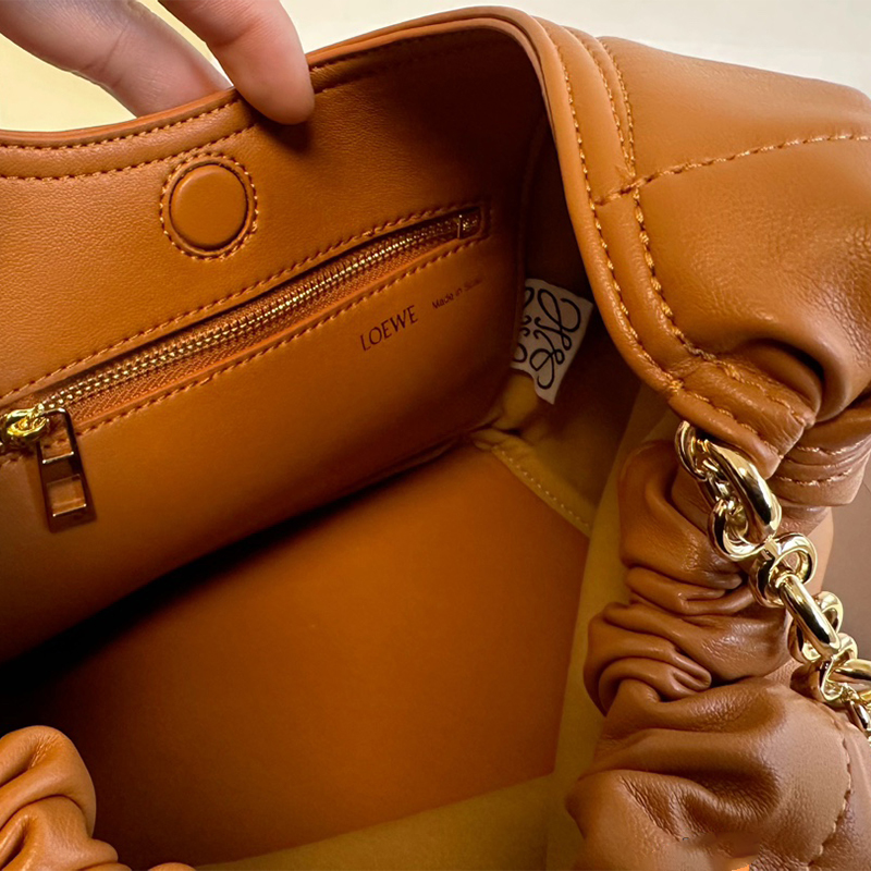 ロエベ (LOEWE) Squeeze ポケットバッグ 脇下バッグ ハンドバッグ レディース