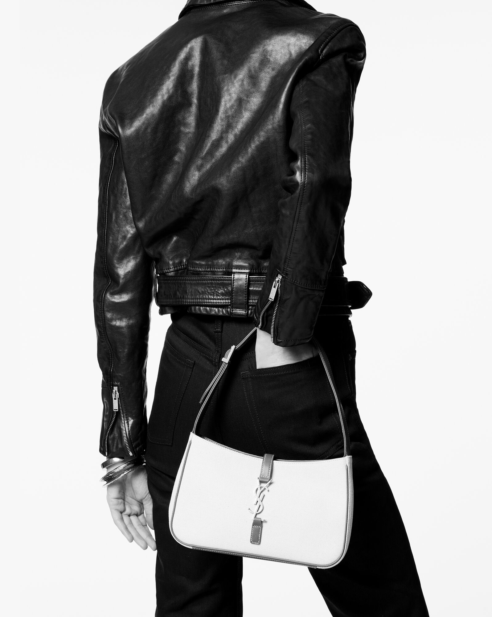 LE 5 &Agrave; 7帆布和皮革手袋