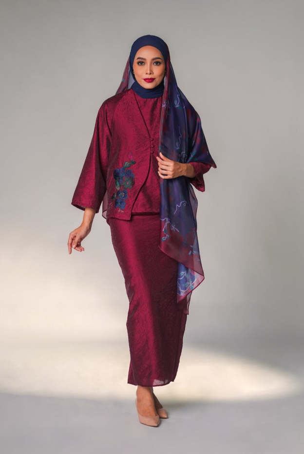 Maroon Kalsom Loose Kebaya Set