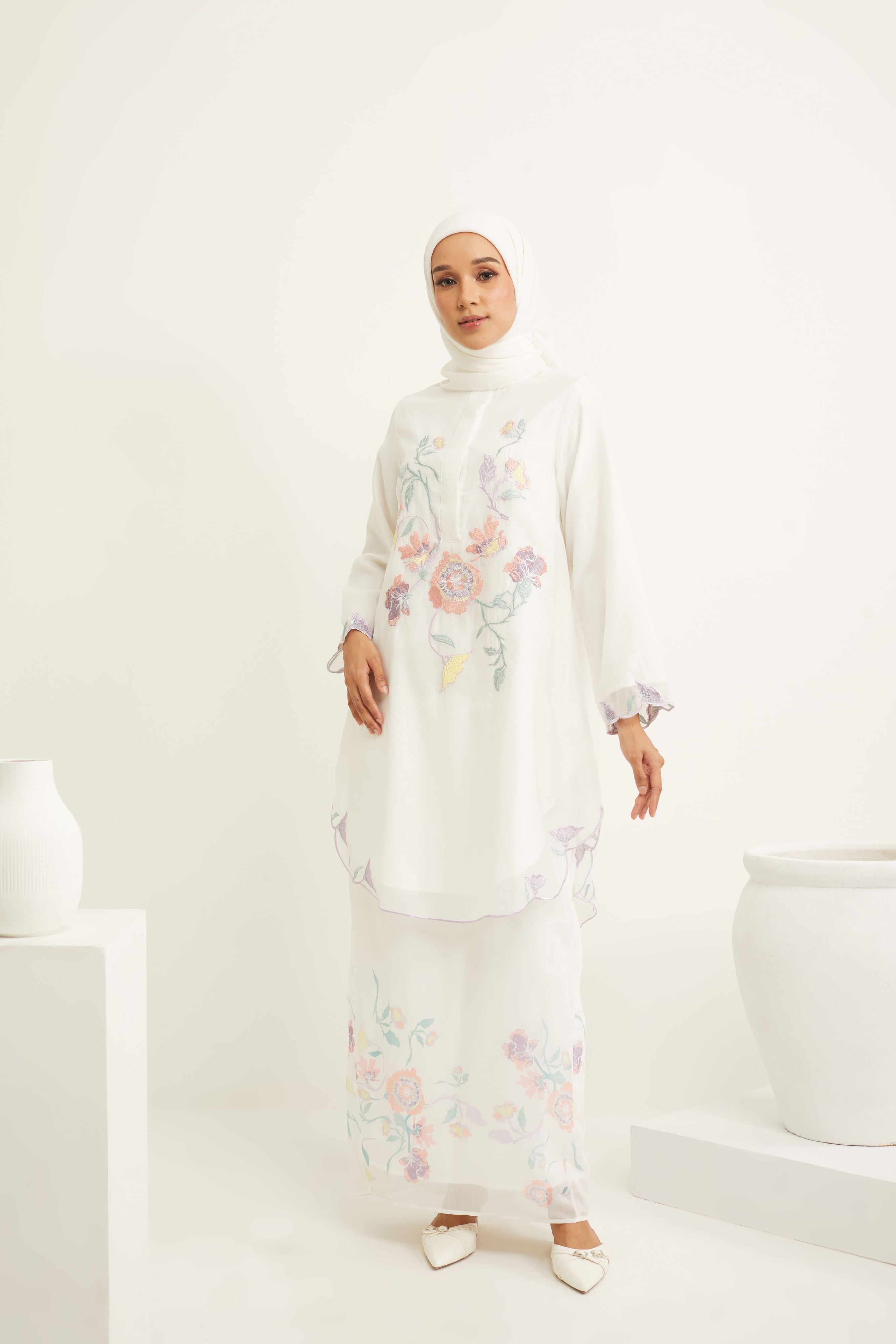 Aisha Multi-colour White Embroidered Kurung