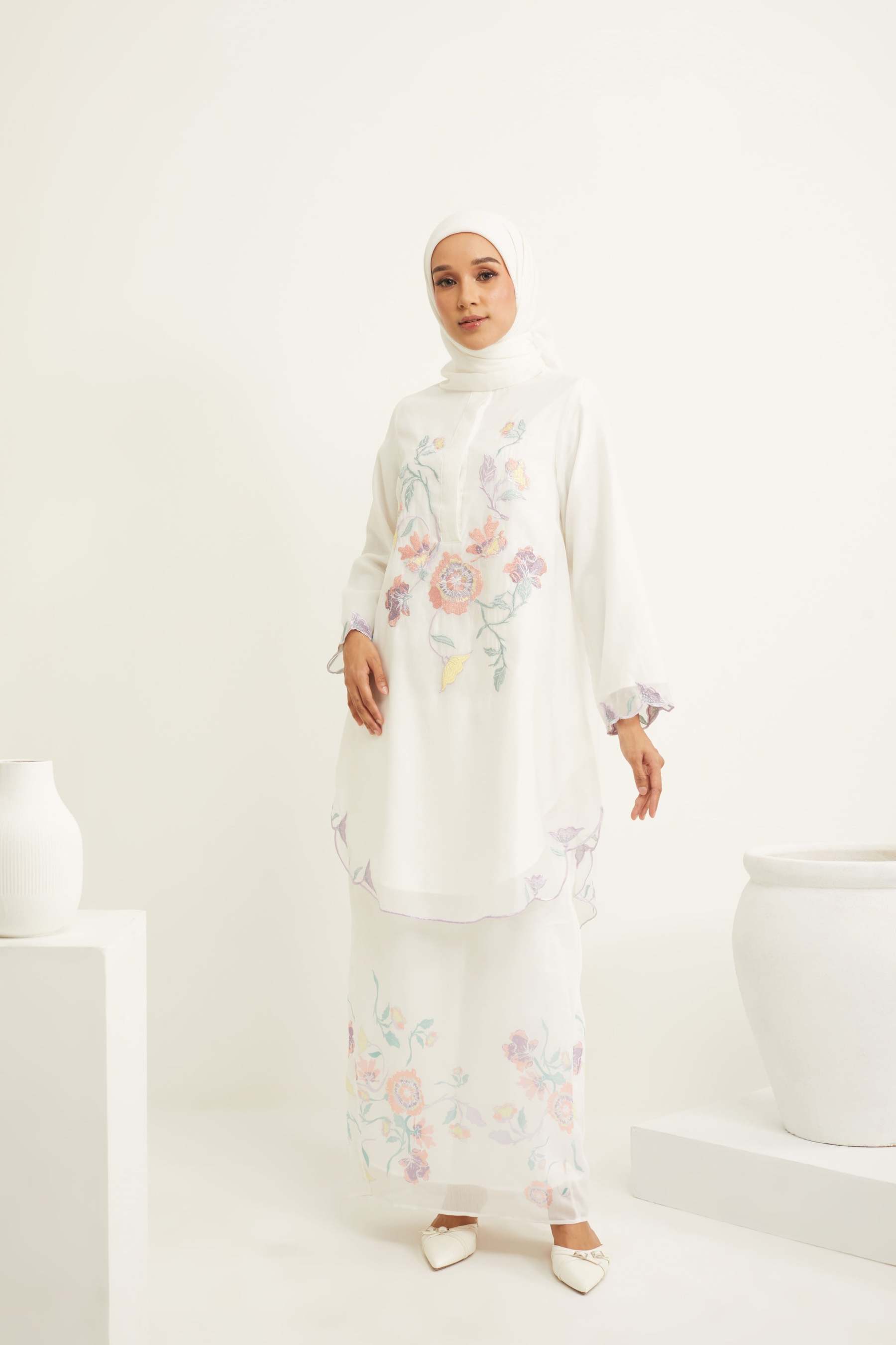 Aisha Multi-colour White Embroidered Kurung