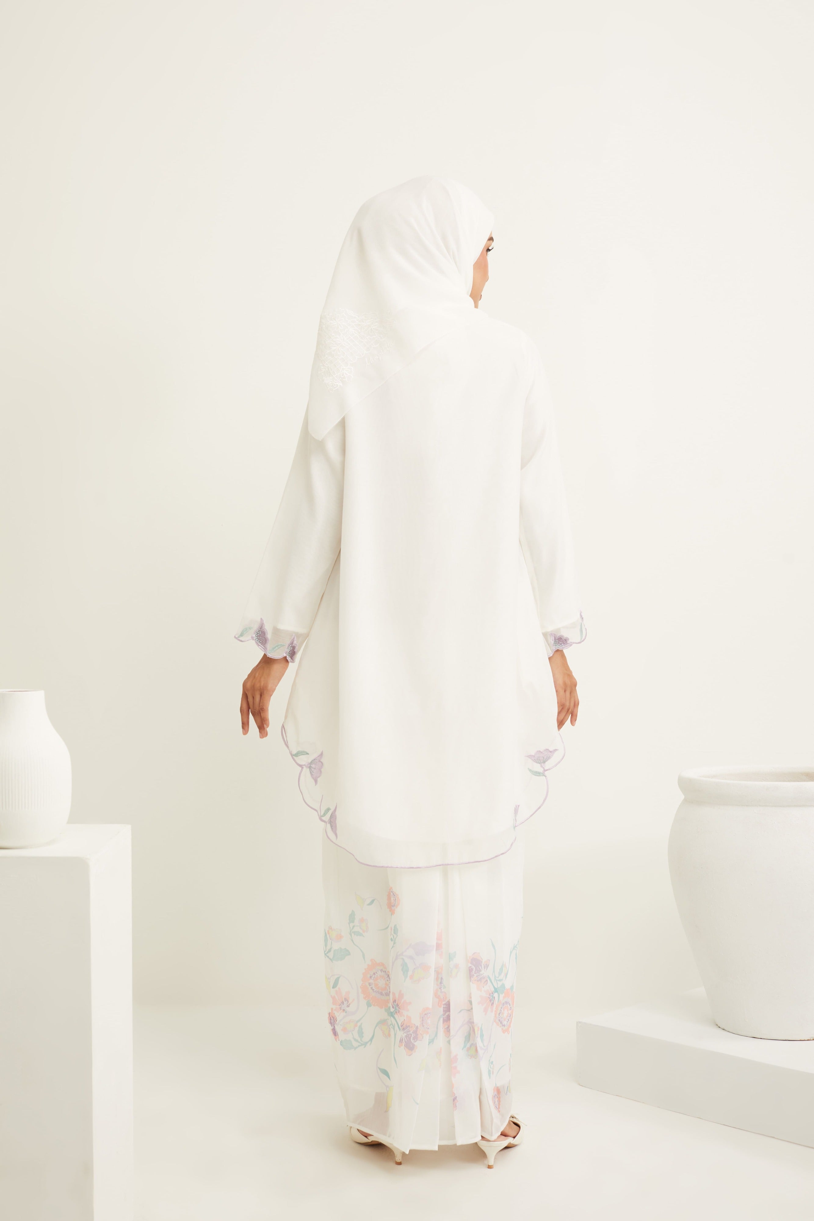 Aisha Multi-colour White Embroidered Kurung