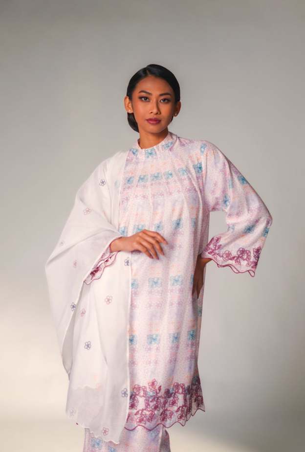 Manda White Pleated Long Kurung Set